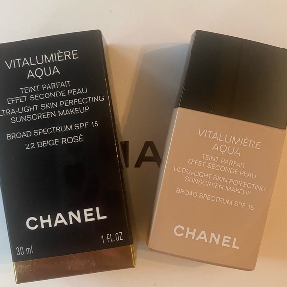 CHANEL Vitalumière Aqua Foundation in 22 Beige Rosé - Picture 1 of 6